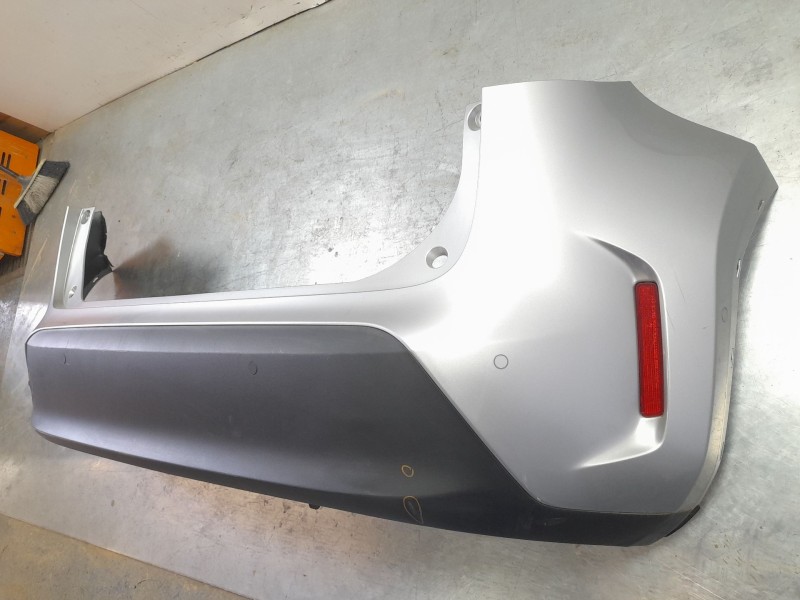 Recambio de paragolpes trasero para toyota yaris cross hybrid fwd style referencia OEM IAM 52159YP920  