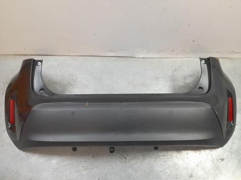 Recambio de paragolpes trasero para toyota yaris cross hybrid 2wd active tech referencia OEM IAM 52159YP920  