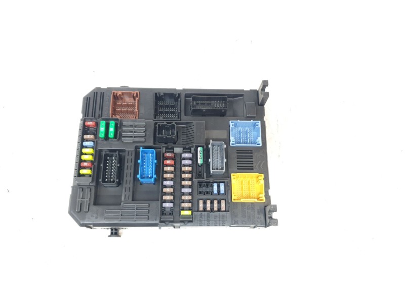 Recambio de caja reles / fusibles para peugeot 3008 allure pack referencia OEM IAM 9819851280  