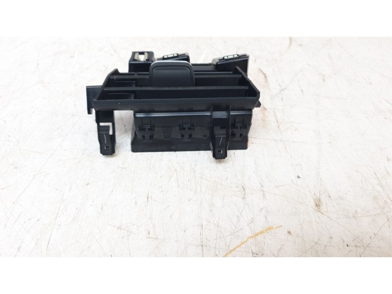 Recambio de aireador central izquierdo para renault clio v business edition referencia OEM IAM 687515357R  