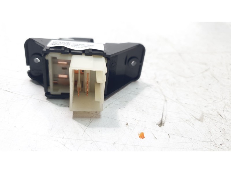 Recambio de mando elevalunas trasero derecho para kia stonic (yb) 1.2 cvvt referencia OEM IAM 93576H8000  IAF890087KH