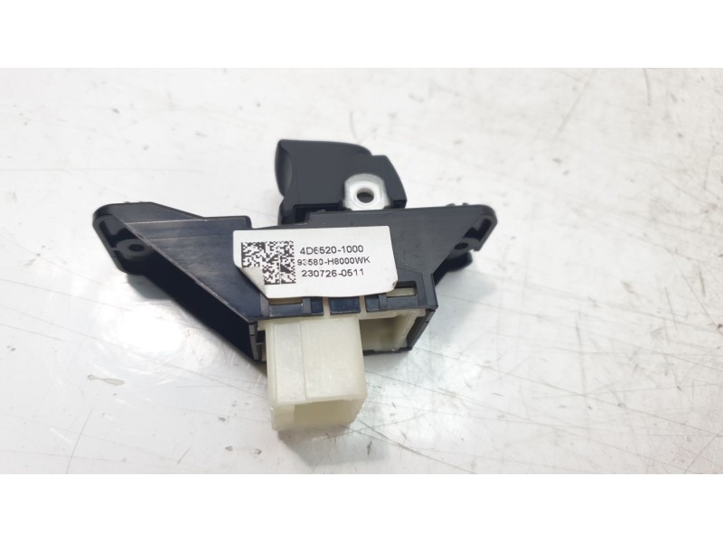 Recambio de mando elevalunas trasero izquierdo para kia stonic (yb) 1.2 cvvt referencia OEM IAM 93580H8000WK  IAF890087KH