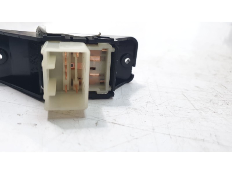 Recambio de mando elevalunas trasero izquierdo para kia stonic (yb) 1.2 cvvt referencia OEM IAM 93580H8000WK  IAF890087KH