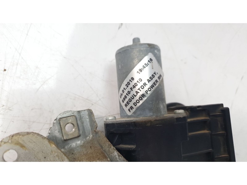 Recambio de elevalunas delantero derecho para toyota c-hr hybrid active referencia OEM IAM 69810F4010  