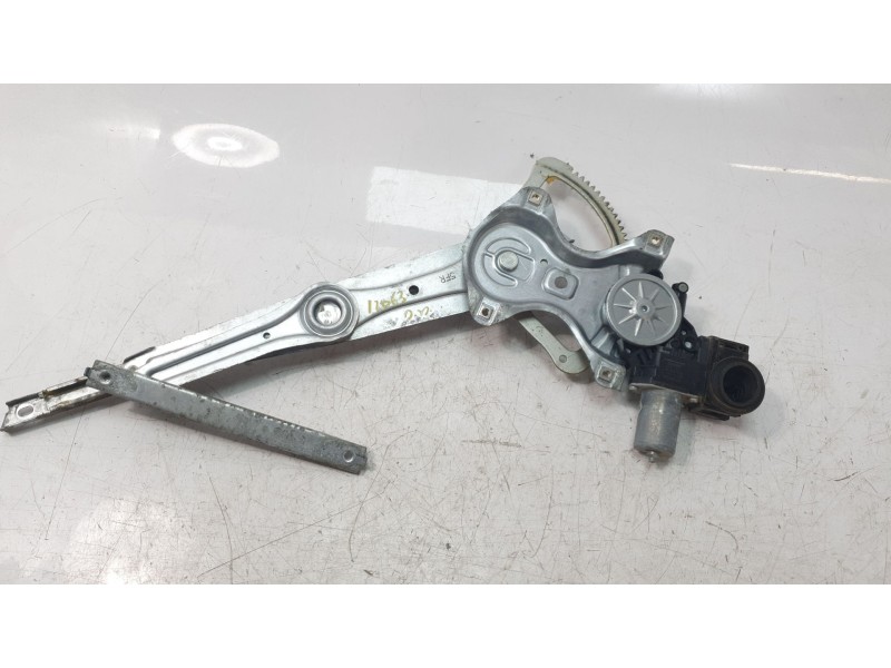 Recambio de elevalunas delantero derecho para toyota c-hr hybrid active referencia OEM IAM 69810F4010  