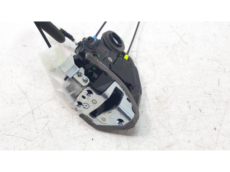 Recambio de cerradura puerta trasera derecha para toyota c-hr hybrid active referencia OEM IAM 69050F4020  