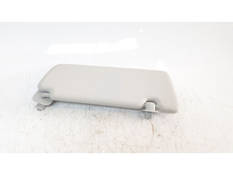 Recambio de parasol izquierdo para dacia sandero iii stepway expression referencia OEM IAM 964016722R  