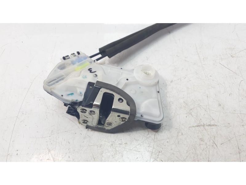 Recambio de cerradura puerta delantera derecha para toyota c-hr hybrid active referencia OEM IAM 69030F4020  