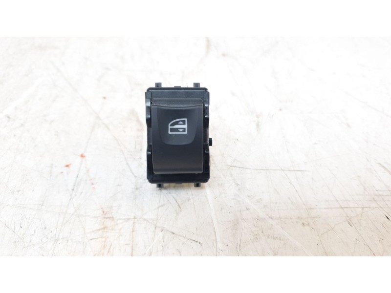 Recambio de mando elevalunas trasero izquierdo para dacia sandero iii stepway expression referencia OEM IAM 254118439R  