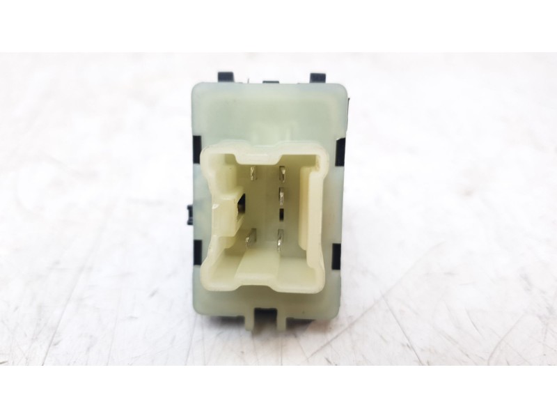Recambio de mando elevalunas trasero izquierdo para dacia sandero iii stepway expression referencia OEM IAM 254118439R  