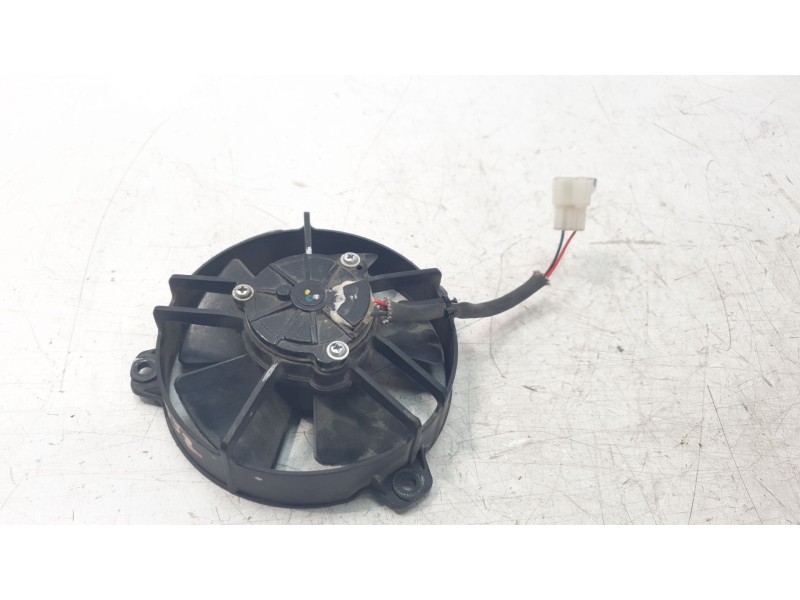 Recambio de electroventilador para ktm 125 duke 125 duke referencia OEM IAM JY601257  