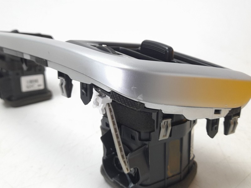 Recambio de aireador central para kia rio (yb) 1.2 cat referencia OEM IAM 84740H8000  