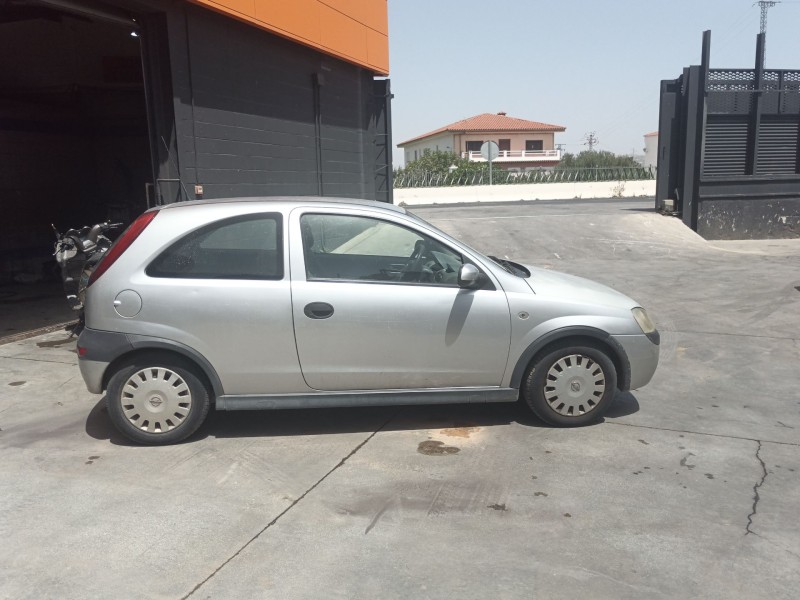 opel corsa c (x01) del año 2002