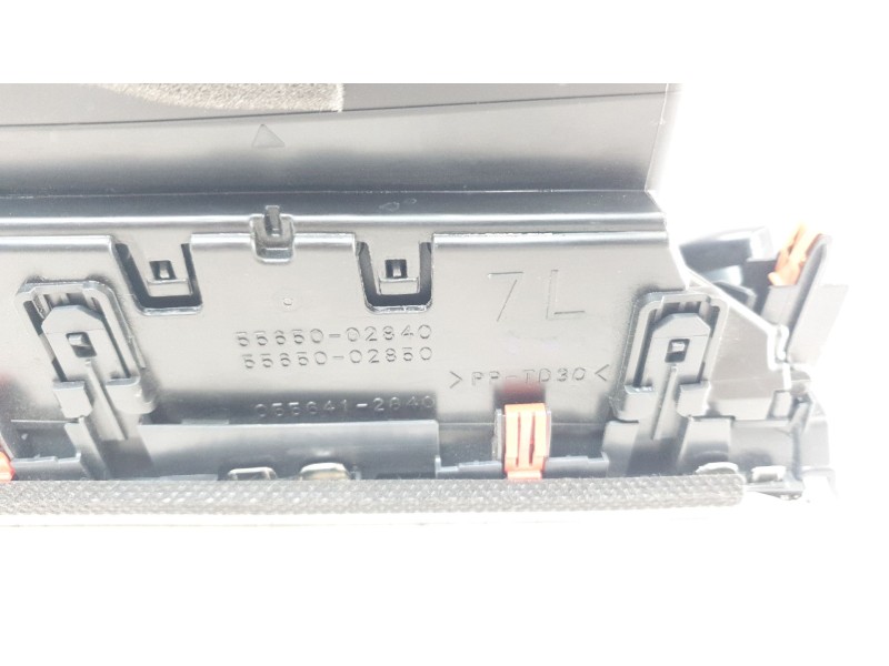 Recambio de aireador izquierdo para toyota corolla (e21) hybrid active referencia OEM IAM 5565002840 5565002850 