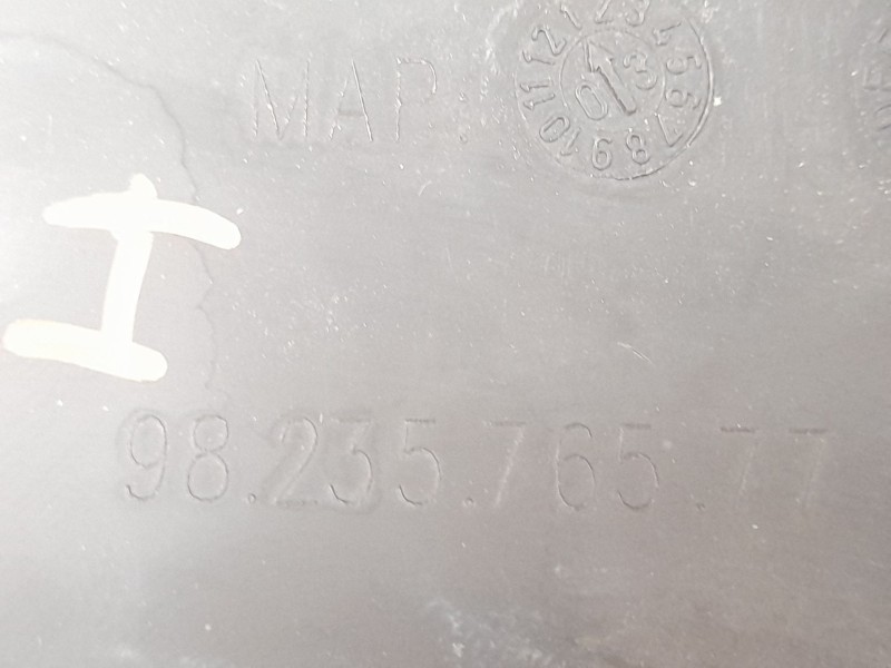 Recambio de estribos laterales para citroën c4 cactus origins referencia OEM IAM 9823576577  