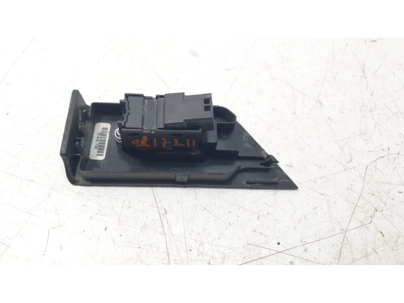Recambio de mando elevalunas trasero derecho para land rover evoque pure referencia OEM IAM BJ3214717AB  