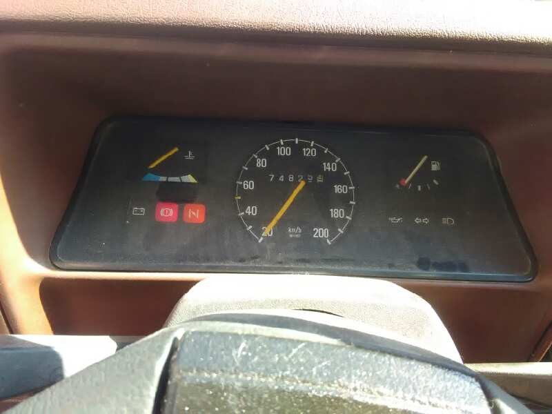 opel corsa a del año 1983