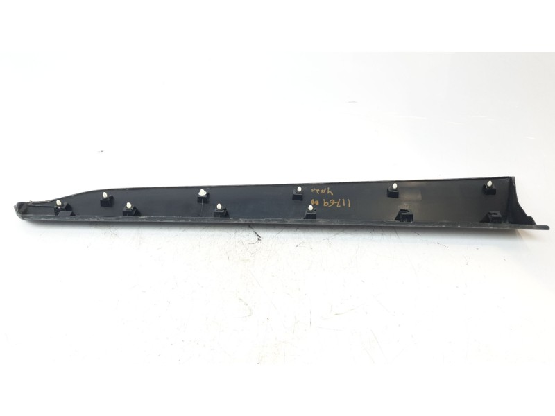 Recambio de moldura puerta delantera derecha para toyota yaris cross hybrid fwd style referencia OEM IAM 75073K2010  