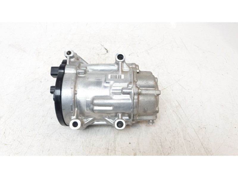 Recambio de compresor aire acondicionado para toyota yaris cross hybrid fwd style referencia OEM IAM 0424000741  