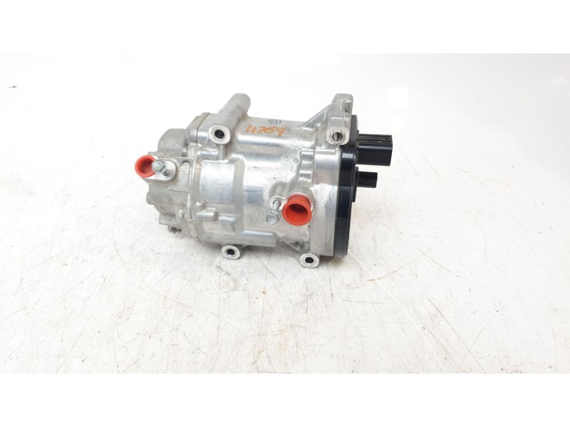 Recambio de compresor aire acondicionado para toyota yaris cross hybrid fwd style referencia OEM IAM 0424000741  