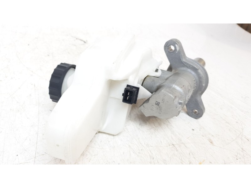 Recambio de bomba freno para toyota yaris cross hybrid fwd style referencia OEM IAM 47201K9005 0204850452 