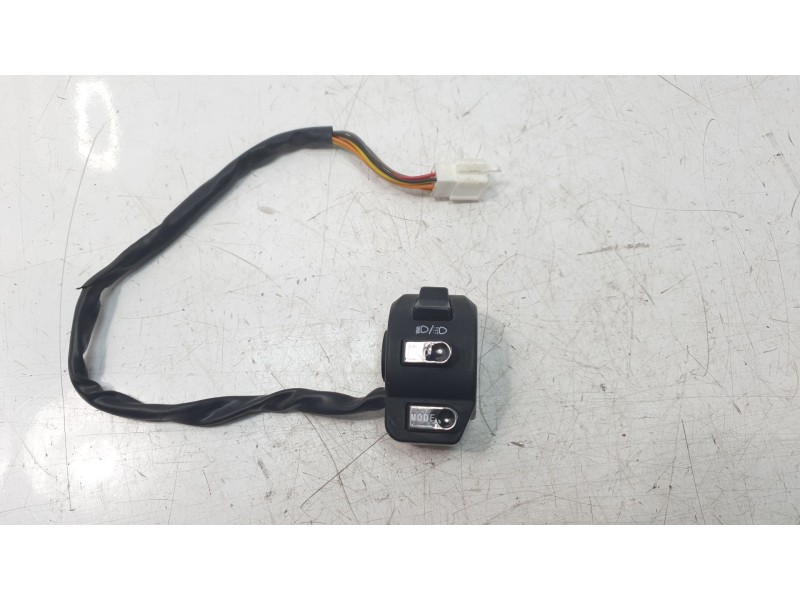 Recambio de piña luces derecha para silence silence s01a/5/2 s01a/5/2 referencia OEM IAM S018405000  