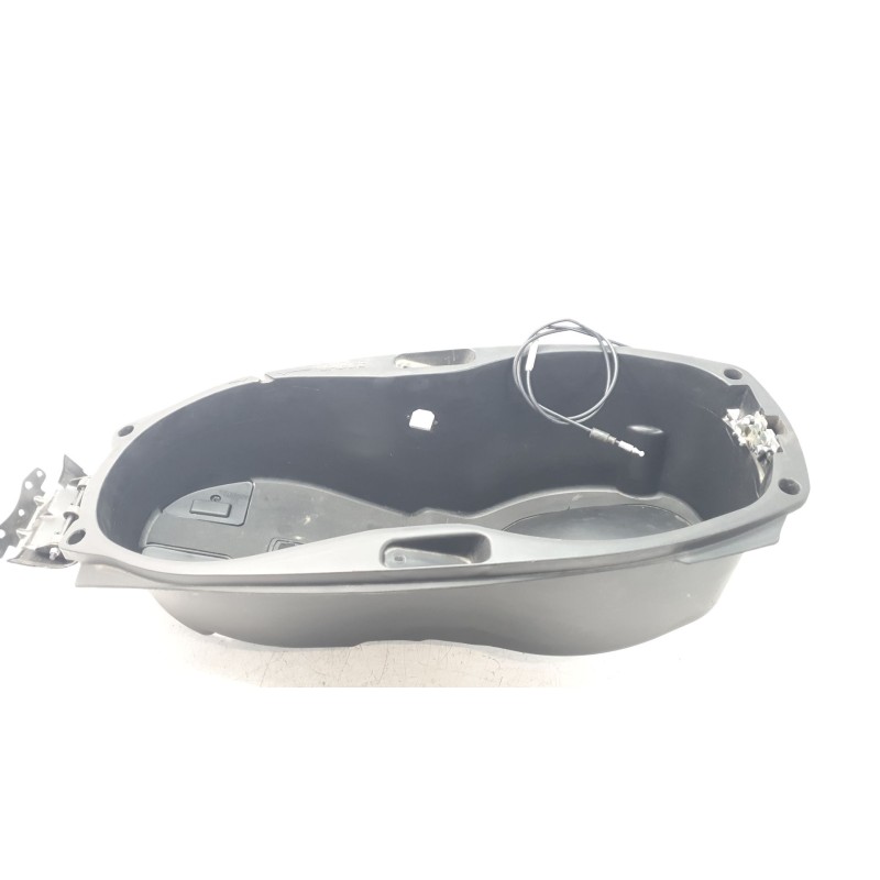 Recambio de baul bajo asiento para silence silence s01a/5/2 s01a/5/2 referencia OEM IAM S014623100  