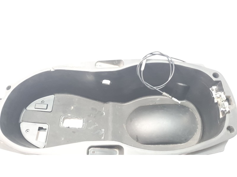 Recambio de baul bajo asiento para silence silence s01a/5/2 s01a/5/2 referencia OEM IAM S014623100  