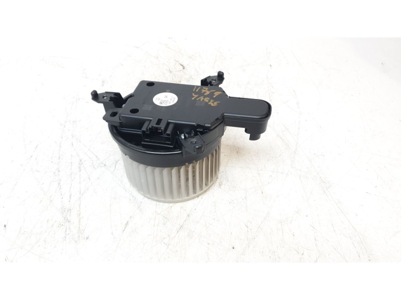 Recambio de ventilador calefaccion para toyota yaris cross hybrid fwd style referencia OEM IAM CZ1163608260  