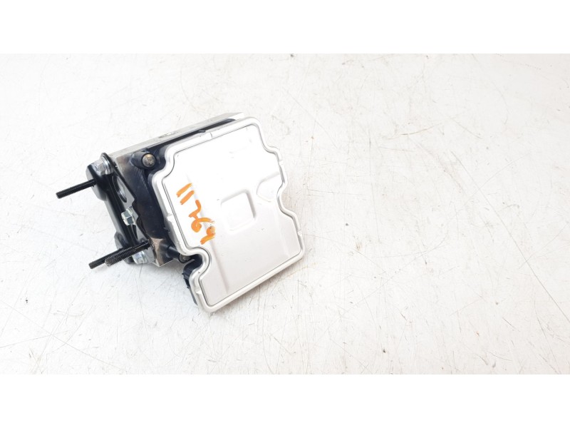 Recambio de abs para toyota yaris cross hybrid fwd style referencia OEM IAM 445400D530  