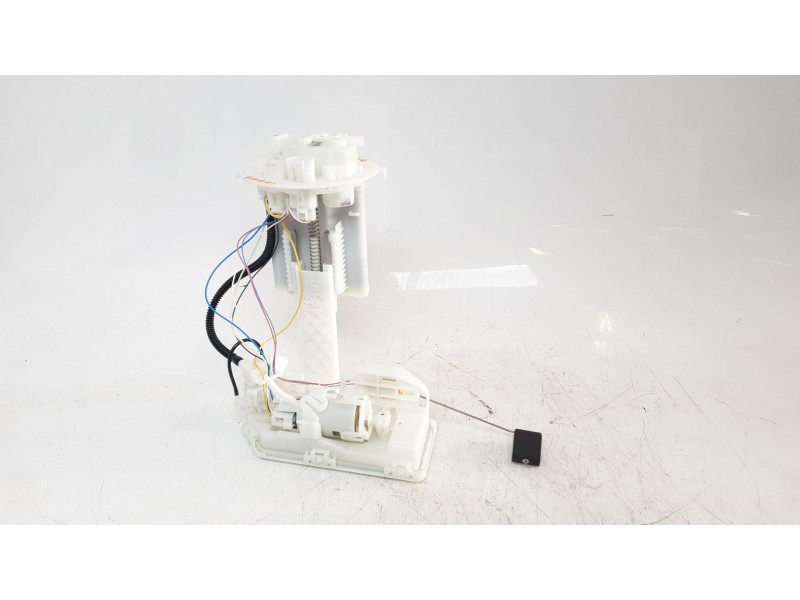 Recambio de bomba combustible para toyota yaris cross hybrid fwd style referencia OEM IAM 77020K0080  