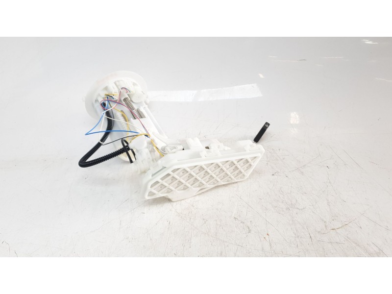 Recambio de bomba combustible para toyota yaris cross hybrid fwd style referencia OEM IAM 77020K0080  