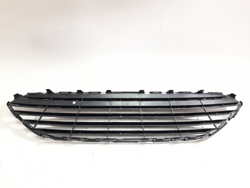 Recambio de rejilla paragolpes central para ford fiesta (ccn) referencia OEM IAM 1778257 402156A 107105718 / FD3462001