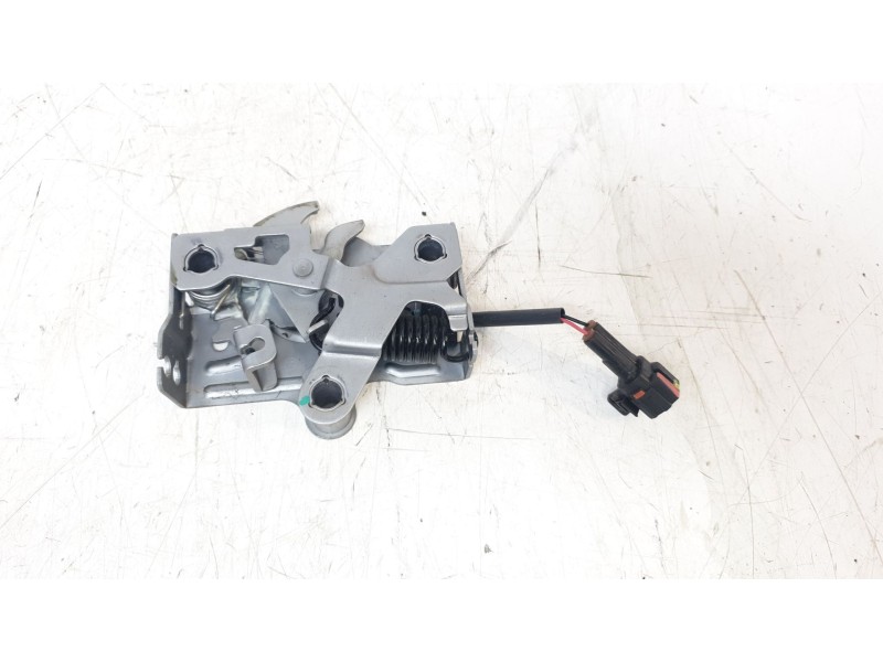 Recambio de cerradura capo para byd atto 3 ev referencia OEM IAM SC2EM8402530  