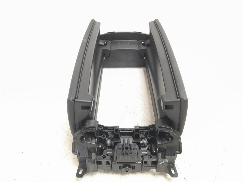Recambio de apoyabrazos central para mercedes-benz b-klasse (bm 247) b 180 referencia OEM IAM 1776806603  