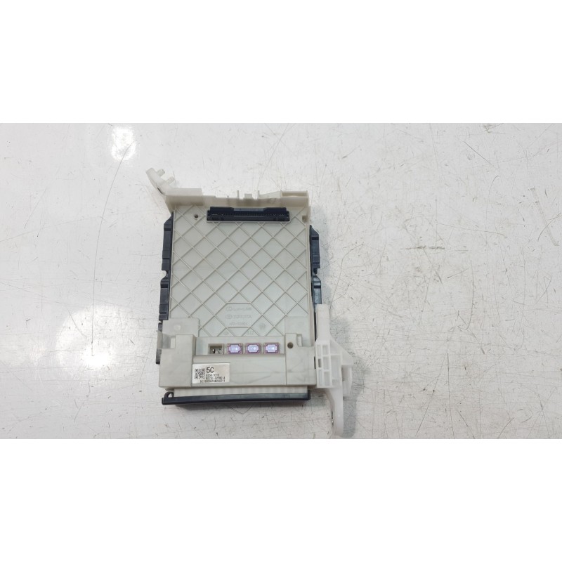 Recambio de caja reles / fusibles para toyota corolla (e21) hybrid active referencia OEM IAM 8273002P80A  