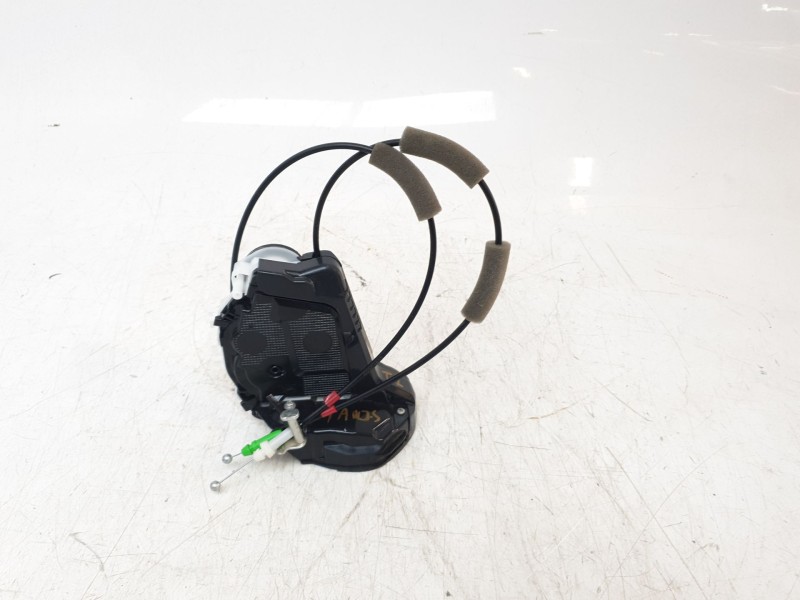 Recambio de cerradura puerta trasera izquierda para toyota yaris cross hybrid fwd style referencia OEM IAM 69060K0030  