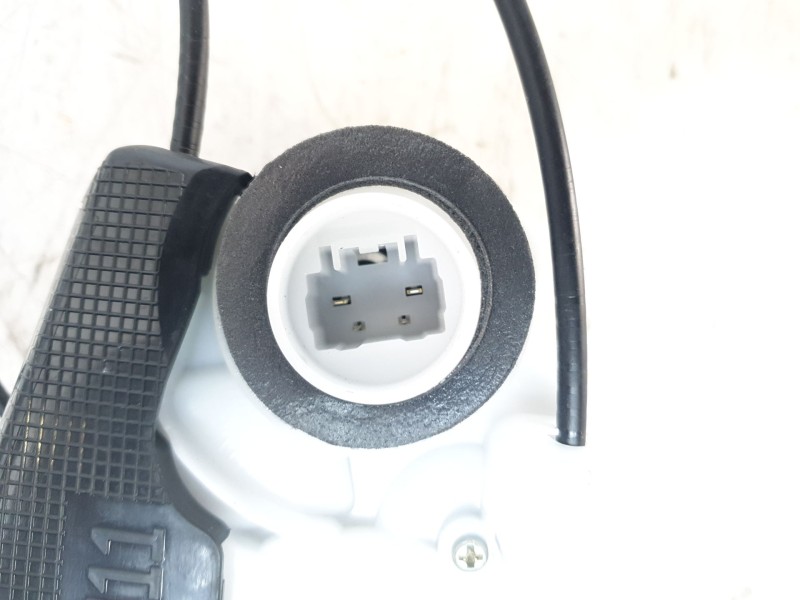 Recambio de cerradura puerta trasera izquierda para toyota yaris cross hybrid fwd style referencia OEM IAM 69060K0030  