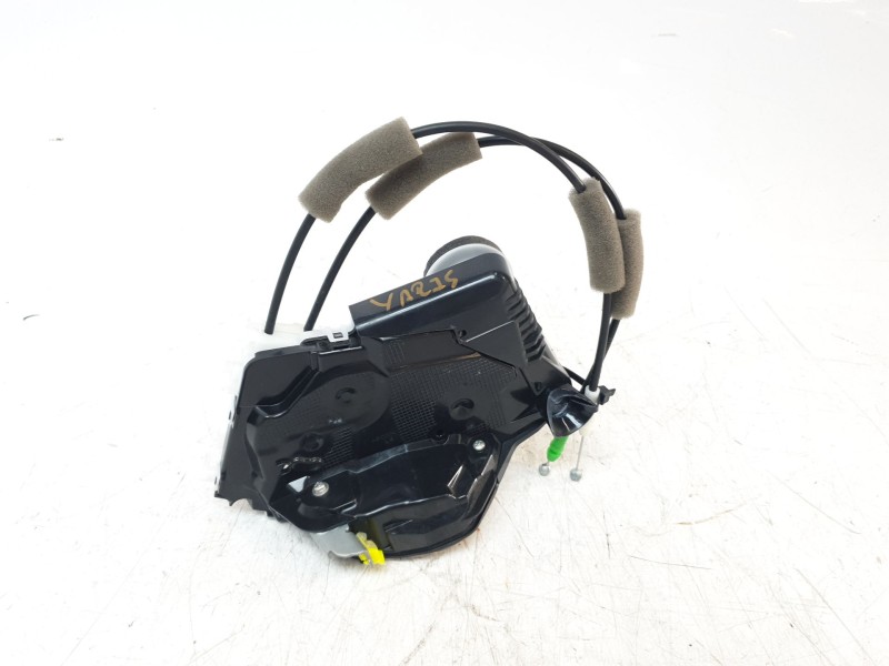 Recambio de cerradura puerta delantera izquierda para toyota yaris cross hybrid fwd style referencia OEM IAM 69040K0040  
