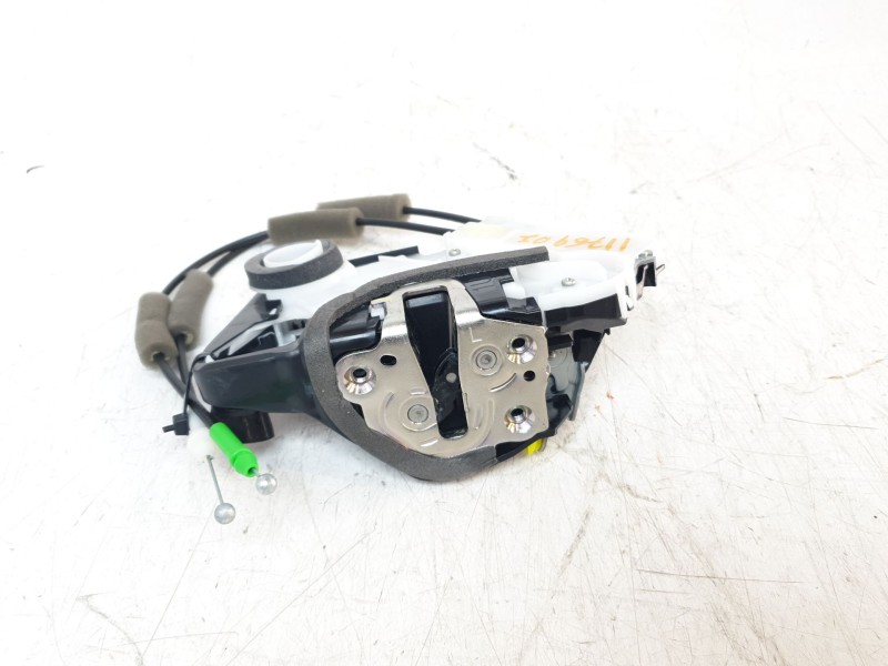 Recambio de cerradura puerta delantera izquierda para toyota yaris cross hybrid fwd style referencia OEM IAM 69040K0040  