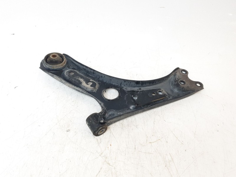 Recambio de brazo suspension inferior delantero derecho para hyundai kona pure referencia OEM IAM 54501J9000  