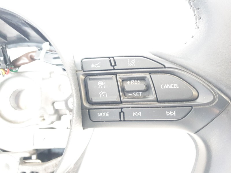 Recambio de volante para toyota yaris cross hybrid fwd style referencia OEM IAM 45100K0100C0  