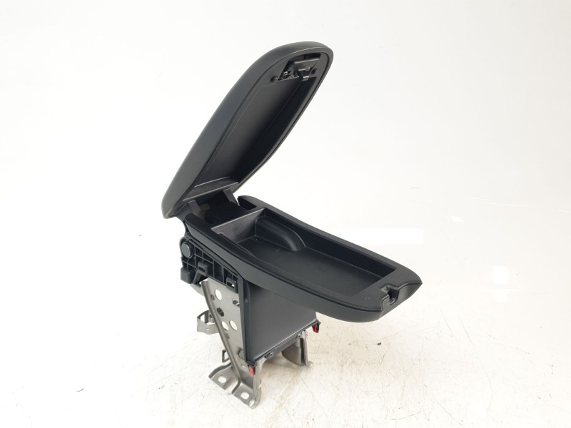 Recambio de apoyabrazos central para toyota yaris cross hybrid fwd style referencia OEM IAM 58905K0020C1  