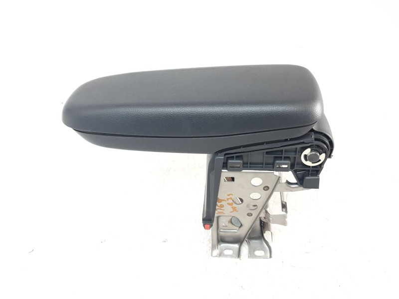 Recambio de apoyabrazos central para toyota yaris cross hybrid fwd style referencia OEM IAM 58905K0020C1  