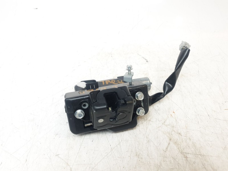 Recambio de cerradura maletero / porton para toyota yaris cross hybrid fwd style referencia OEM IAM 1638000790  