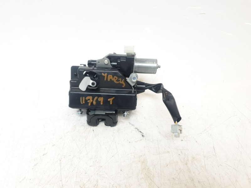 Recambio de cerradura maletero / porton para toyota yaris cross hybrid fwd style referencia OEM IAM 1638000790  