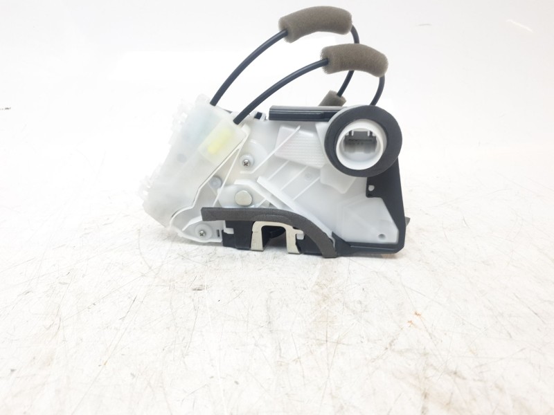 Recambio de cerradura puerta delantera derecha para toyota yaris cross hybrid fwd style referencia OEM IAM M7311530M6  