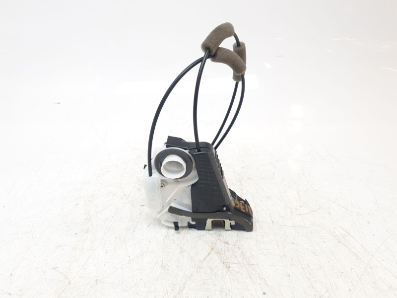 Recambio de cerradura puerta trasera derecha para toyota yaris cross hybrid fwd style referencia OEM IAM M7314450M6  