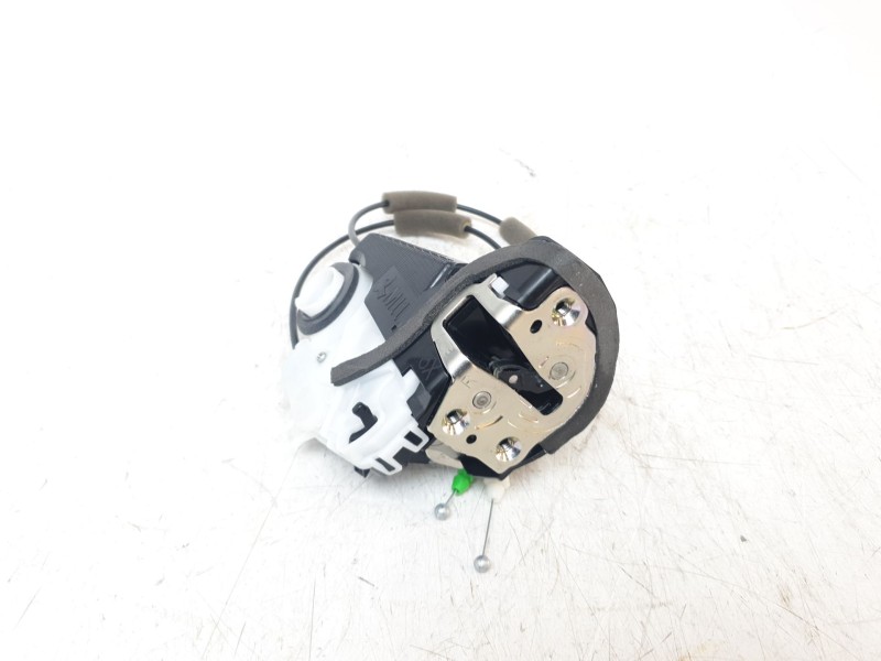 Recambio de cerradura puerta trasera derecha para toyota yaris cross hybrid fwd style referencia OEM IAM M7314450M6  
