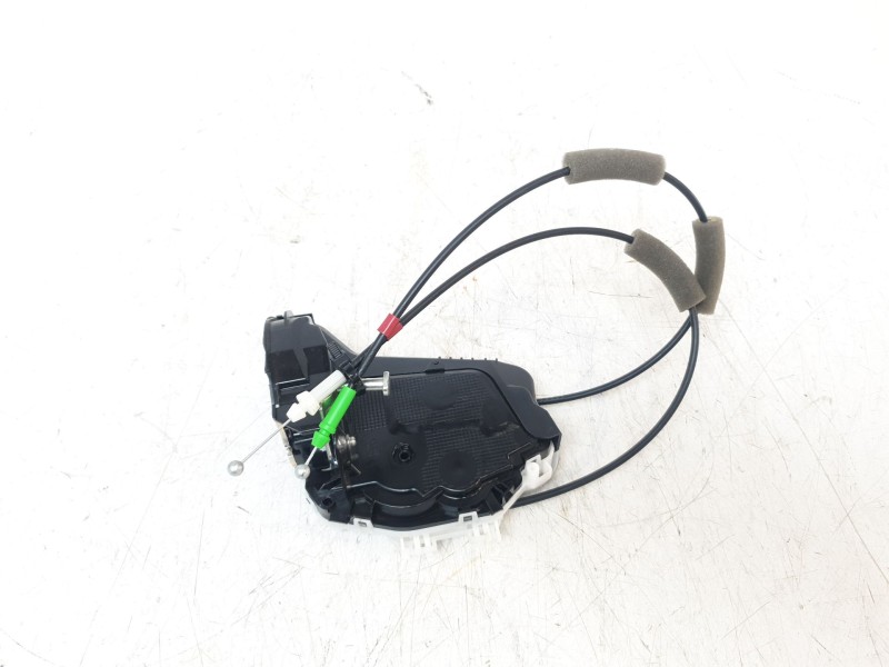 Recambio de cerradura puerta trasera derecha para toyota yaris cross hybrid fwd style referencia OEM IAM M7314450M6  